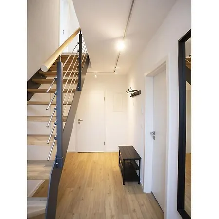 Q-stall, 05 Vakantiehuis *